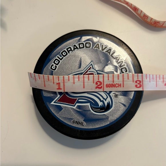 NHL 0fficial Hockey Puck, Colorado Avalanche - Picture 9 of 11